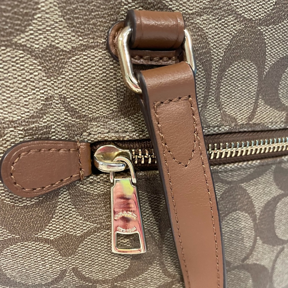 Tan Coach Shoulder Bag - Picture 3 of 11
